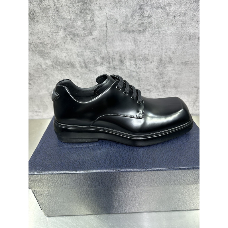 Pra*a leather shoes
